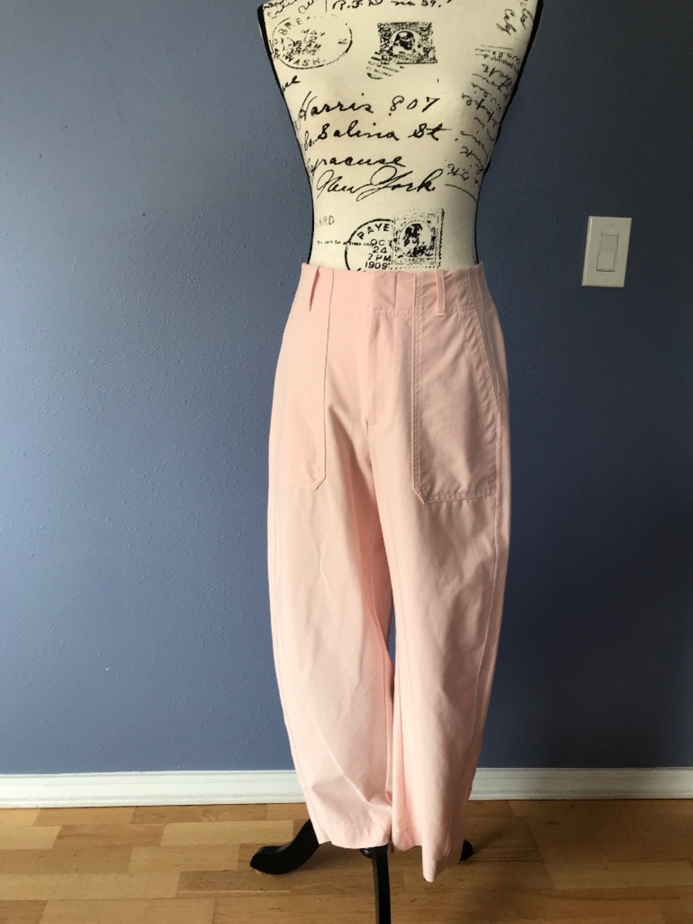 High Waisted Barrel Leg Athleta Cropped Pants size 4